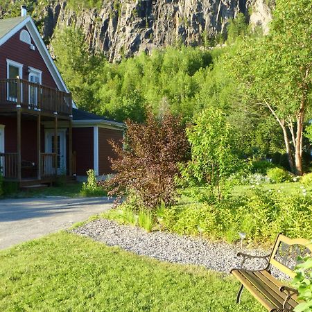 B&B Les Deux Pignons Petit-Saguenay Eksteriør billede