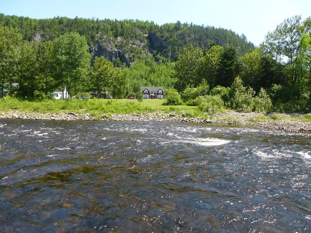 B&B Les Deux Pignons Petit-Saguenay Eksteriør billede
