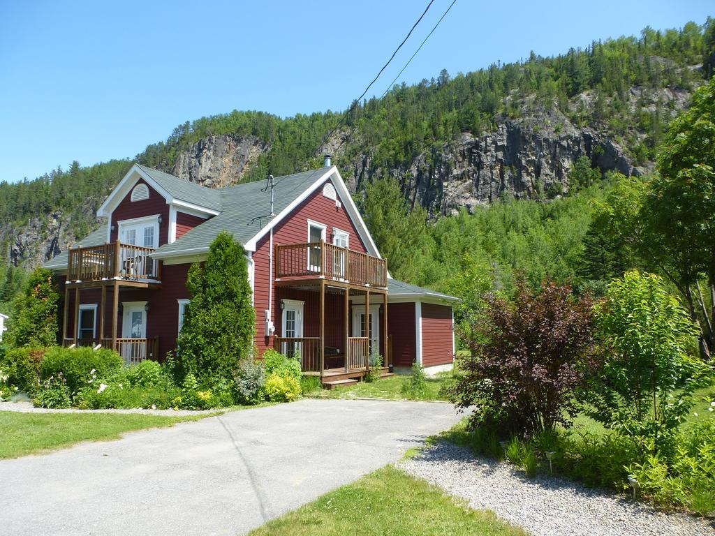 B&B Les Deux Pignons Petit-Saguenay Eksteriør billede