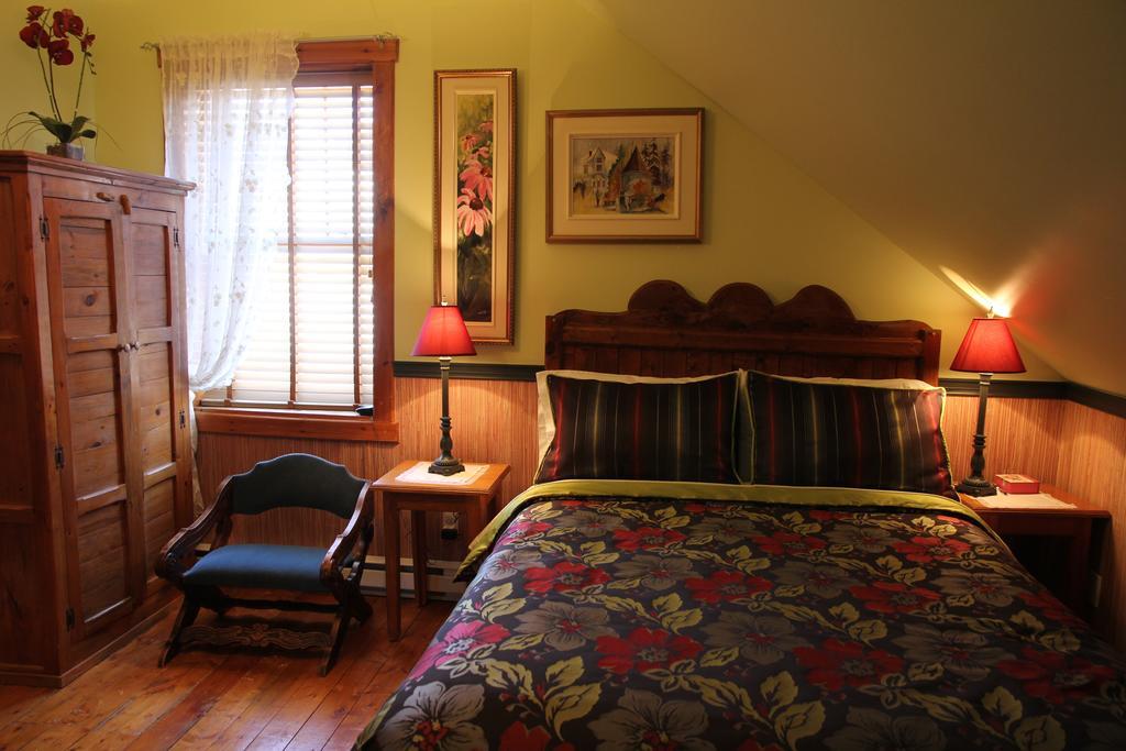 B&B Les Deux Pignons Petit-Saguenay Eksteriør billede