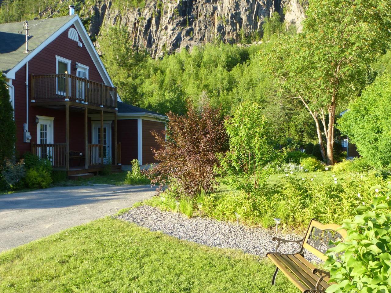 B&B Les Deux Pignons Petit-Saguenay Eksteriør billede